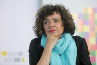 Katarzyna Grochola: umarło przy mnie 46 osób. To wtedy zaczęłam wierzyć