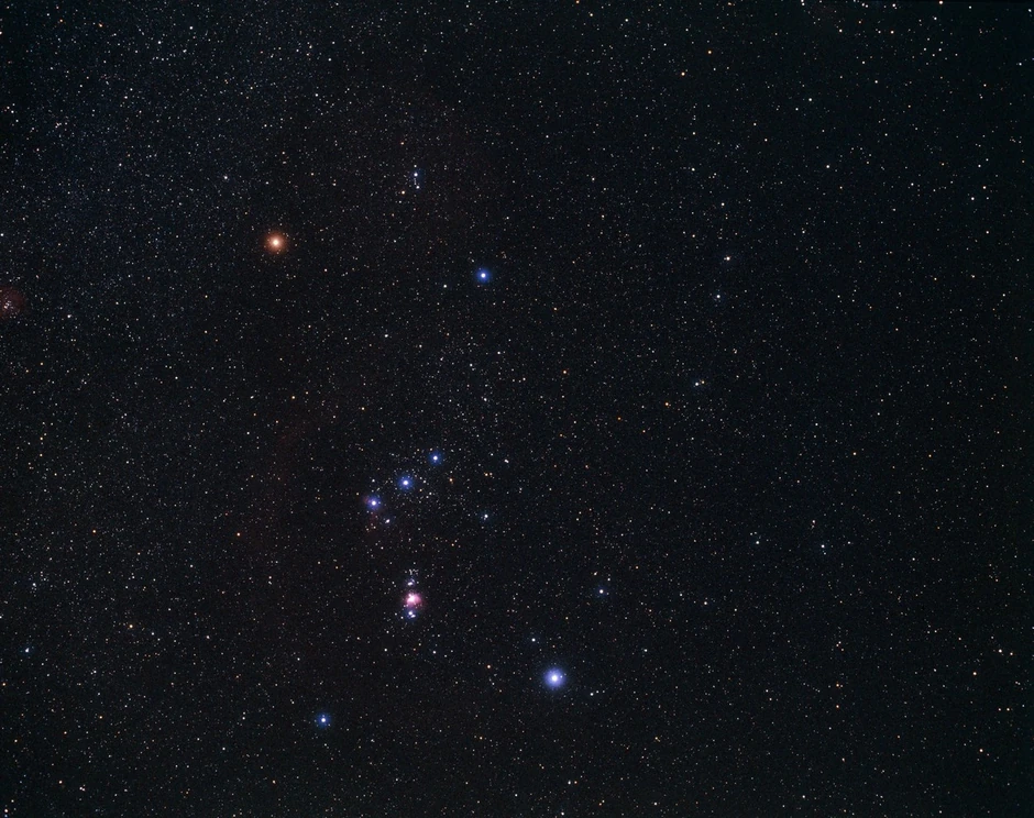 Betelgez (gore levo) u sazvežđu Orion
