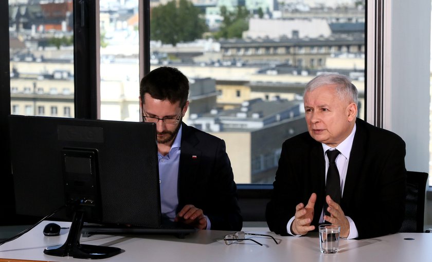 Jarosław Kaczyński na czacie z internautami