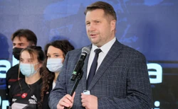 Czarnek bije w Tuska: Oszukanie Polaków. To jest histeria, polexit urojony