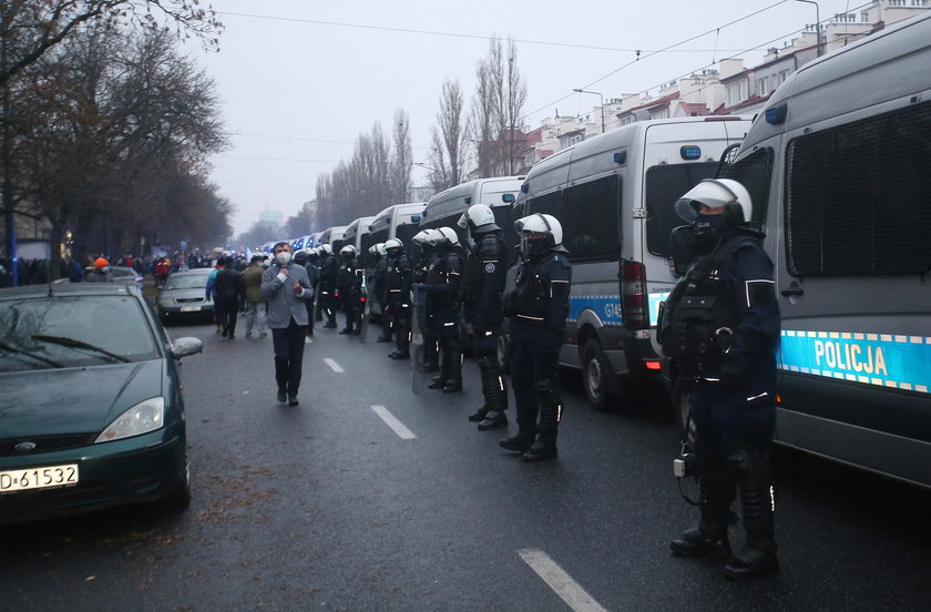 Protesty pod domem prezesa PiS. Kaczyński zrobił to