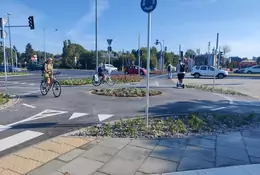 W Warszawie powstało rondo dla rowerów. Już je widzieliśmy i tłumaczymy, jak po nim jeździć