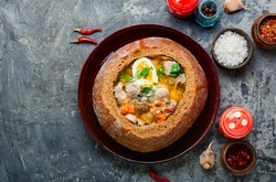 Jak uratować zbyt kwaśny żurek? Jest na to kilka prostych sposobów