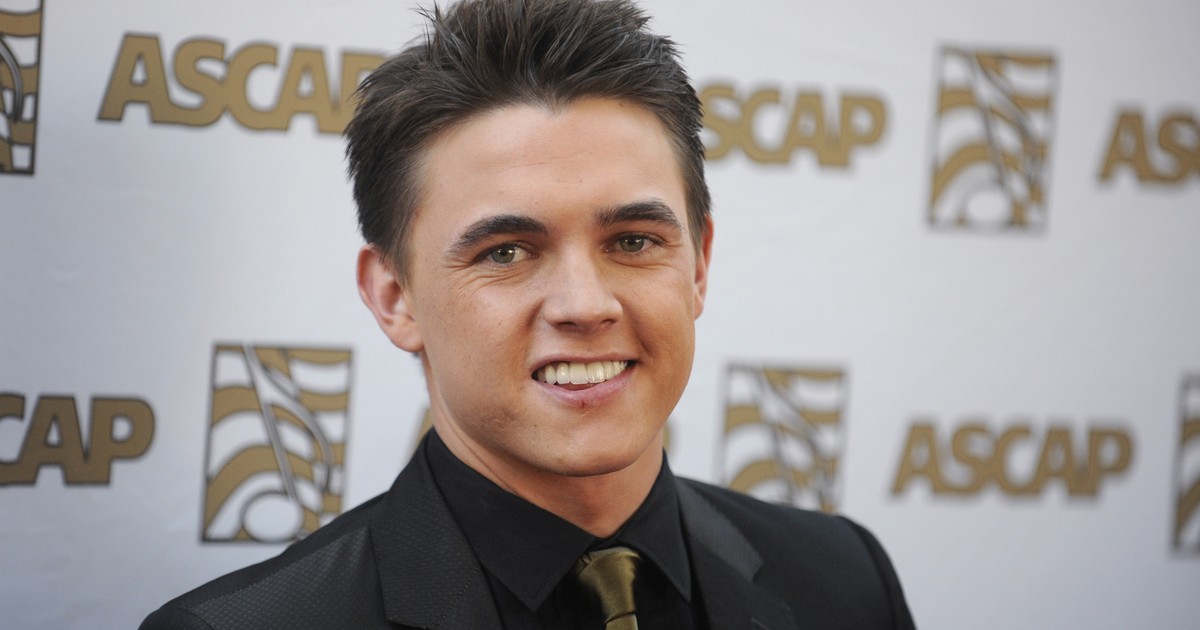 Apa lesz az imádott tinisztár! Első gyermekét várja Jesse McCartney és felesége