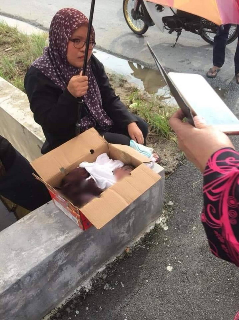 Malezja: Policjant odnalazł w kartonie noworodka