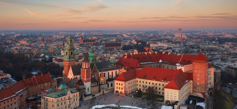 Awaria w Krakowie. Gejzer wody paraliżuje ruch