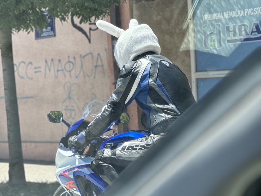 Zeka na motoru u Čačku