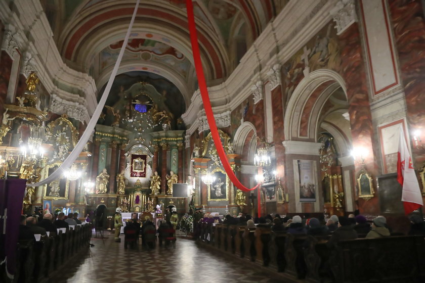 Żegnają księdza zakatowanego przez kościelnego.