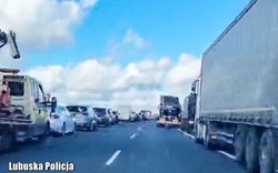 Korytarz życia: jest obowiązkowy, pomaga służbom. Kierowcy na S3 zachowali się wzorowo