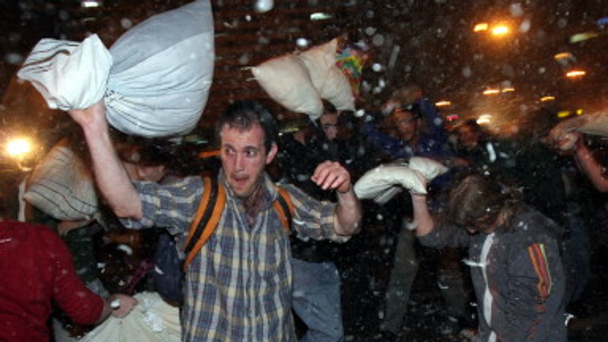 MIDEAST-ISRAEL-PILLOW FIGHT