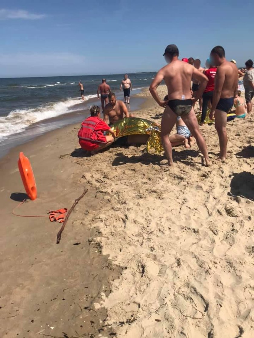 Akcja ratunkowa na plaży w Gdańsku Sobieszewie