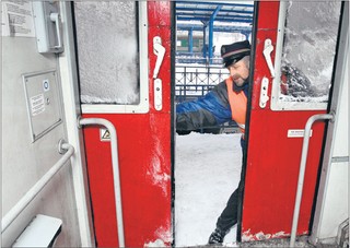 Wiceminister Infrastruktury - Juliusz Engelhardt - zapłacił głową za chaos na torach