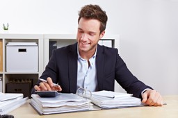 Udział w proteście, manifestowanie poglądów? Co wolno, a czego nie pracownikom samorządowym