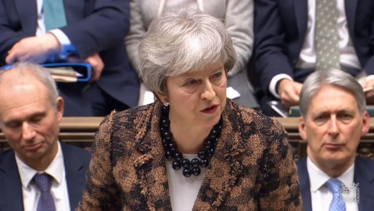 Brytyjska premier Theresa May poinformowała, że jej rząd wycofał się z planowanych opłat za rejestrację obywateli UE, którzy po brexicie chcą dalej mieszkać w Wielkiej Brytanii. Zapowiedziała rozważenie sugestii szefa MSZ Jacka Czaputowicza w sprawie backstopu.