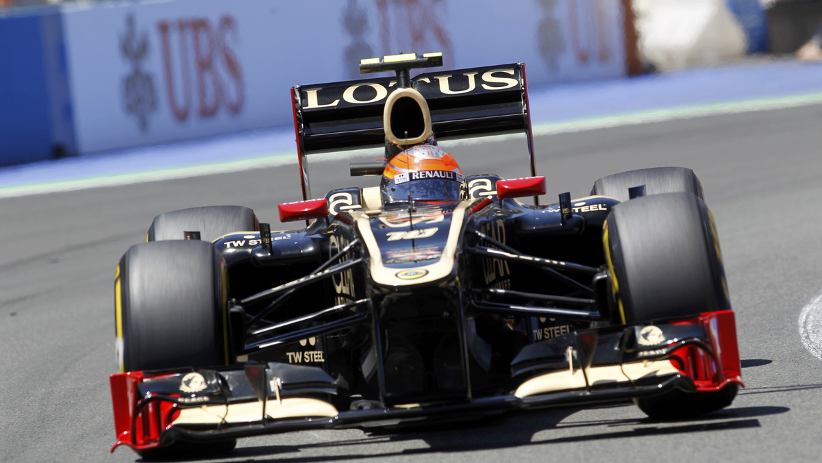 Wysokie temperatury panujące na Hungaroringu sprzyjają kierowcom Lotusa: Romain Grosjean wywalczył drugie pole startowe, a Kimi Raikkonen wystartuje jutro z piątego pola. Francuz po raz pierwszy w karierze zdobył miejsce w pierwszym rzędzie.