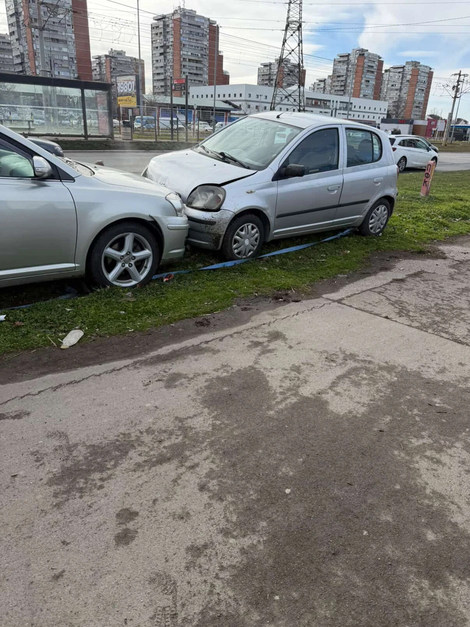 Požar blok 70, zapaljeni automobili, Novi Beograd