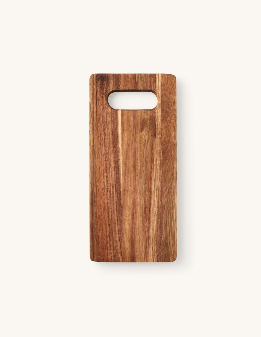 Schneidebrett aus Akazienholz ebenfalls von Søstrene Grene für rund 9 Franken. 