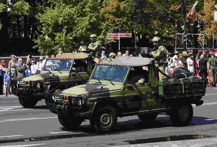 Defilada wojskowa na ulicach stolicy, 15 bm. (cat) PAP/Radek Pietruszka
