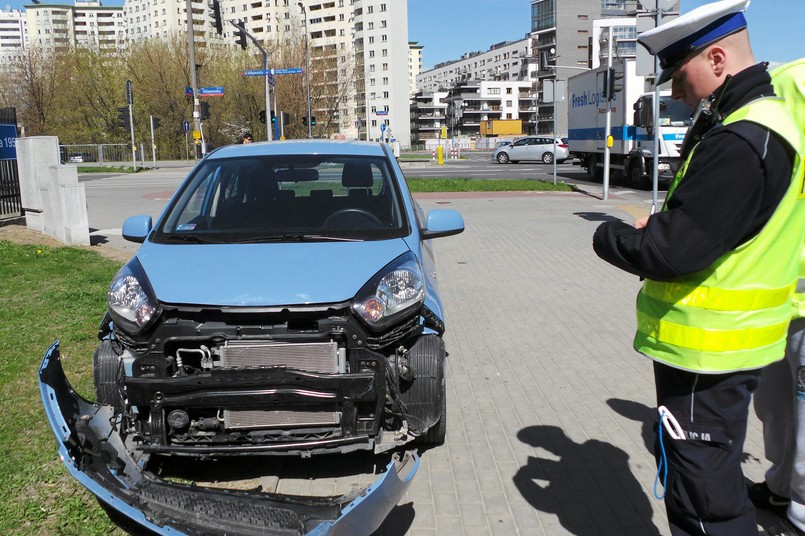 Kia picanto po kolizji z BMW X5, którym kierował Bogusław Wołoszański