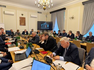 Czabański nieobecny. Komisja kultury zdecydowała w jego sprawie