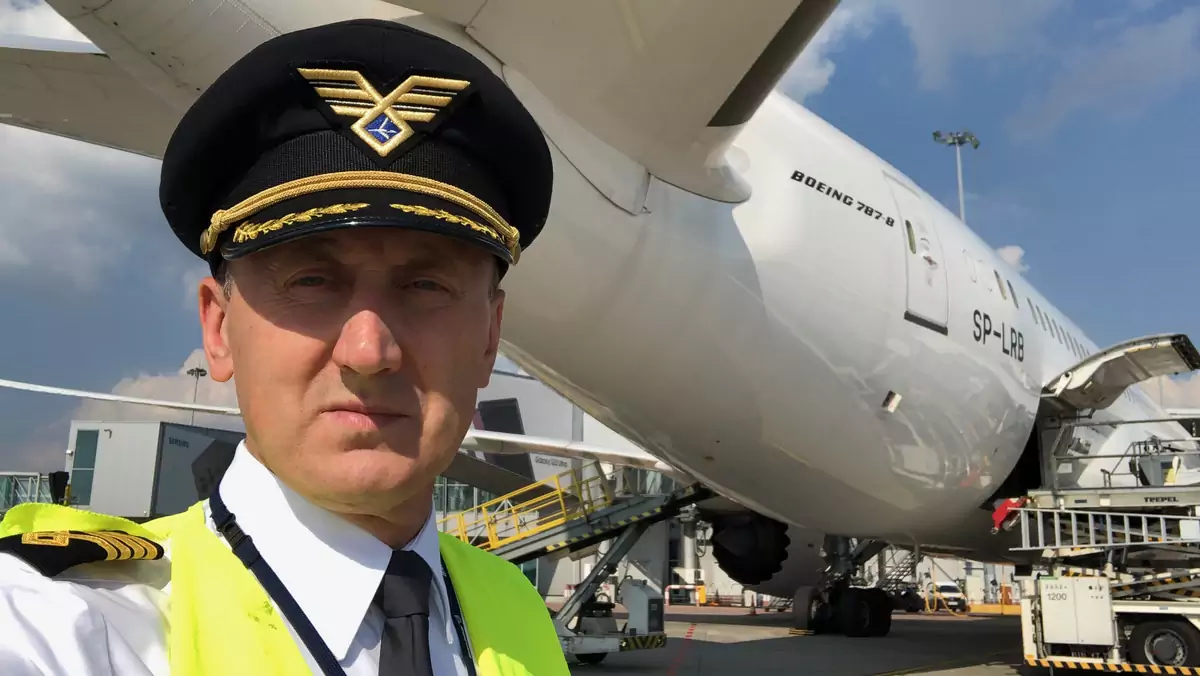 Kapitan Wiesław Lewandowski, na co dzień pilot-instruktor Boeinga 787 Dreamliner w PLL Lot