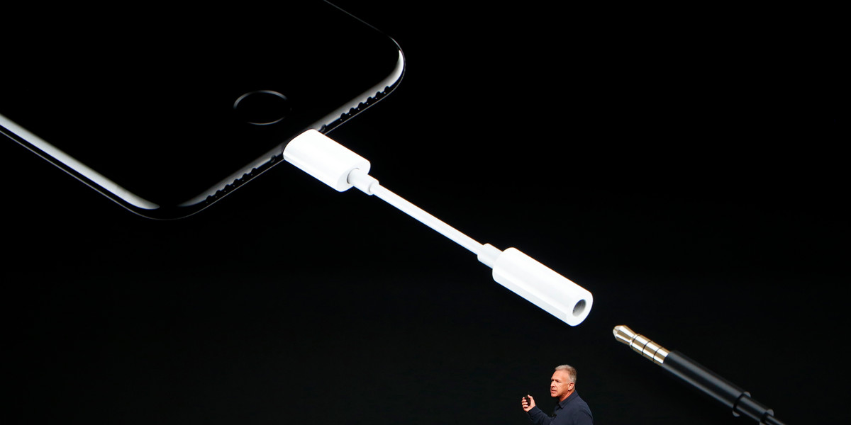 Here's why Apple kept the headphone jack in the new MacBook, but not the new iPhone