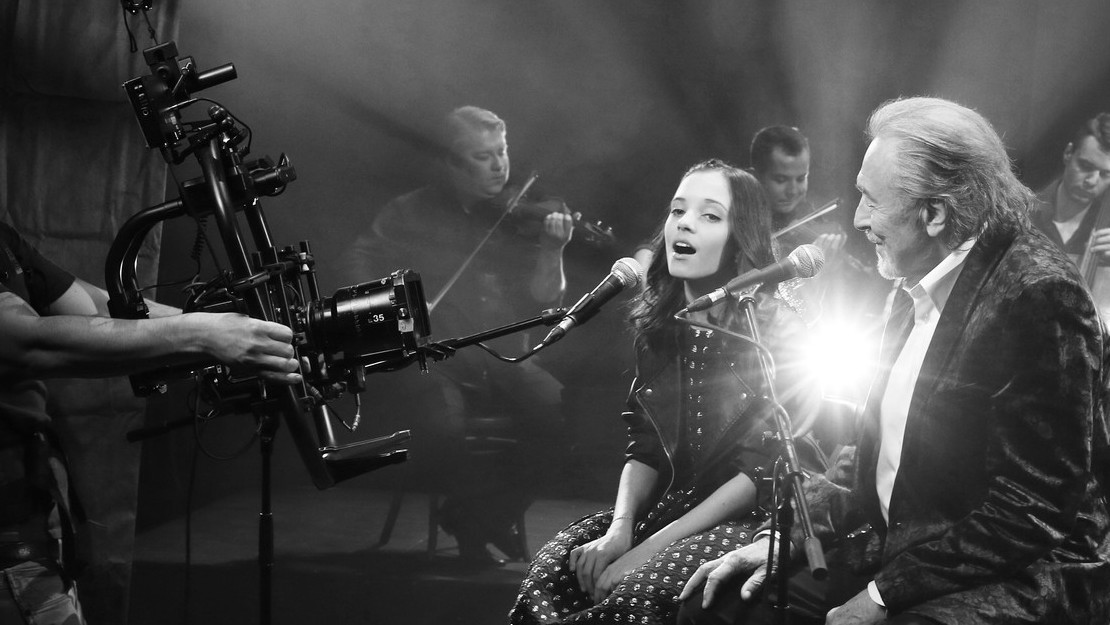 Karel Gott a Charlotta Ella Gottová, natáčanie klipu k piesni "Srdce nehasnou", divadlo Karlín, 12.3.2019