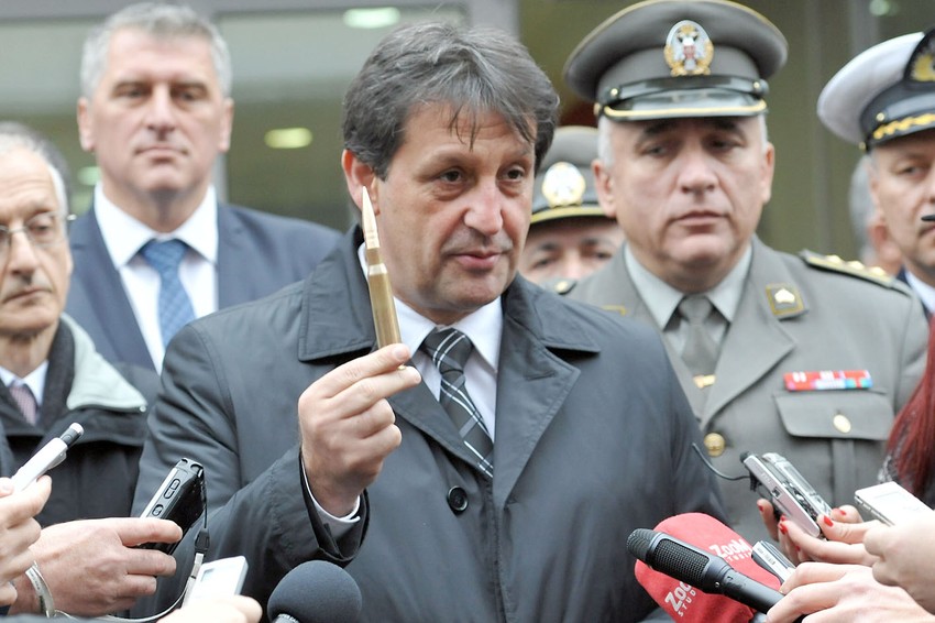 Bivši ministar Bratislav Gašić želeo da progura odredbu koja mu omogućava uvid u sve istrage generalnog inspektora, što je odbor odbacio na Stojanovićev predlog 