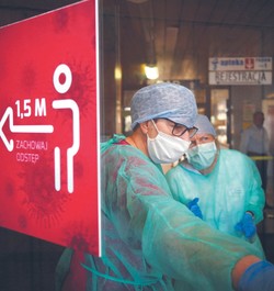 Sejm: Nie będzie cotygodniowych badań pracowników służby zdrowia i handlu