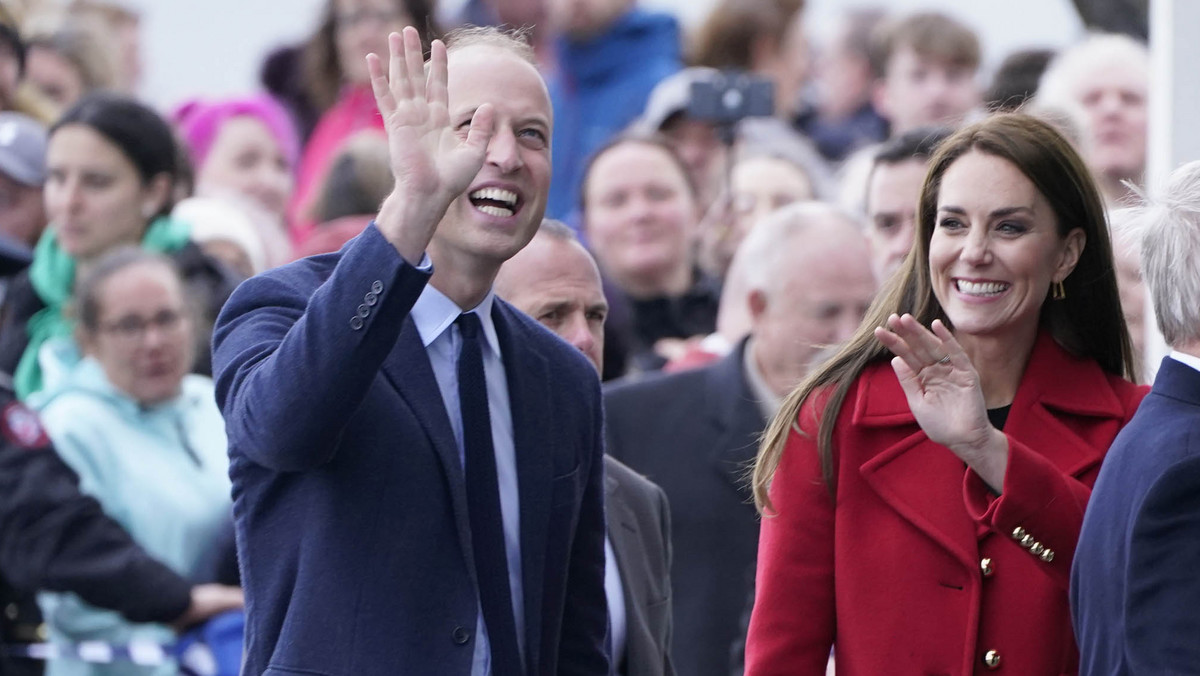 Kate i William po raz pierwszy odwiedzili Walię. Patrzymy na strój księżnej