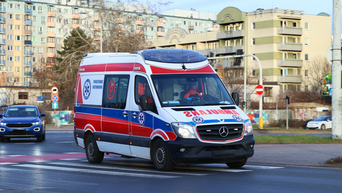 Dwulatek wypadł z okna w Strzelcach Opolskich. Trafił do szpitala