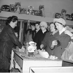 Tysiąclatki, Baltona, saturator. QUIZ o życiu codziennym w PRL. Pytanie nr 8 pachnie pomarańczami