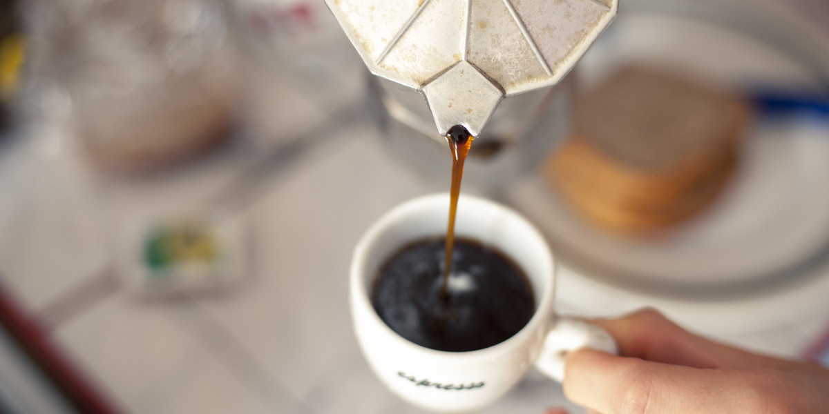Ekspres ciśnieniowy do kawy. Jak najlepiej parzyć kawę?