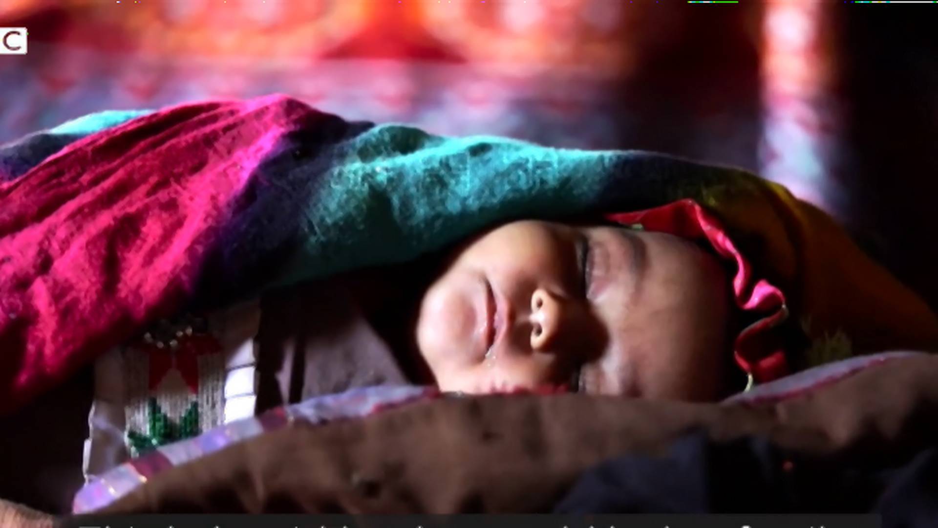 Beba koju je porodica iz Avganistana prodala za 500 dolara kako bi preživeli nekoliko meseci  pokazuje sav užas u toj zemlji