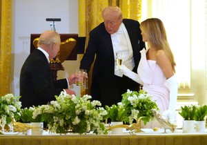 Kralj Čarls i Donald i Melanija Tramp