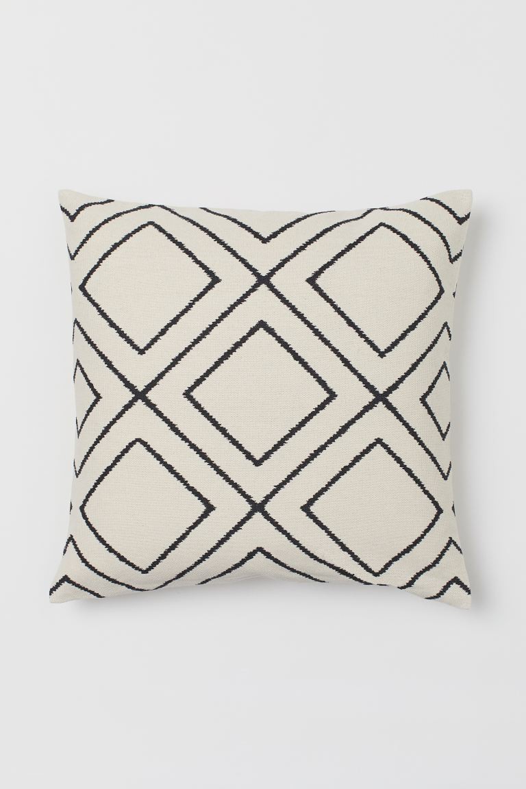 Gemusterte Kissenhülle von H&M Home für 7.95 Franken. 