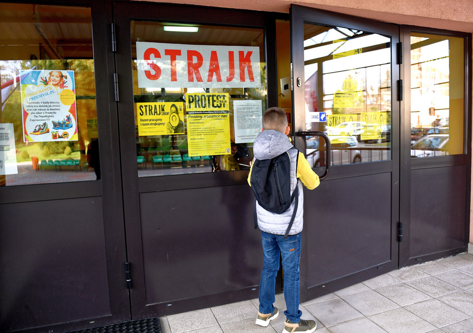 Strajk nauczycieli. Szkoły świecą pustkami