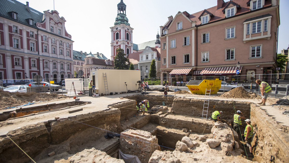 Plac Kolegiacki Poznań prace archeologów