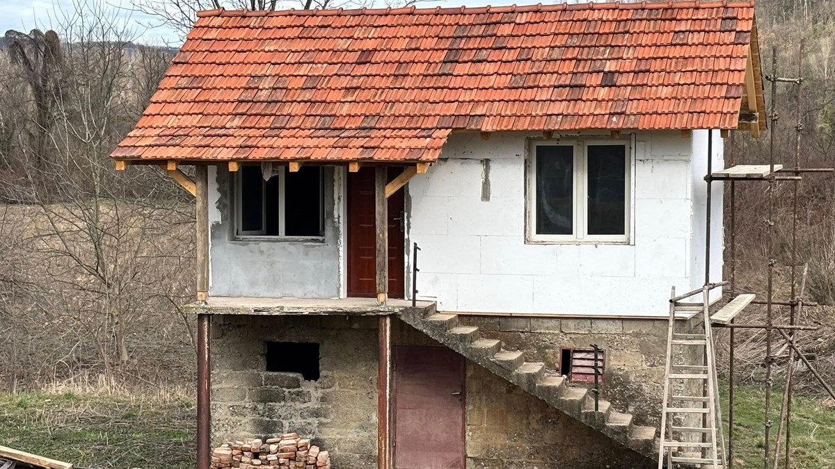 Dvojica mladića stradala u vikendici na obali Drine