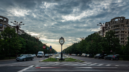 Szigorú intézkedésre készül a főpolgármester: pár hónap múlva  teljesen kitilthatják Bukarest központjából a környezetszennyező autókat