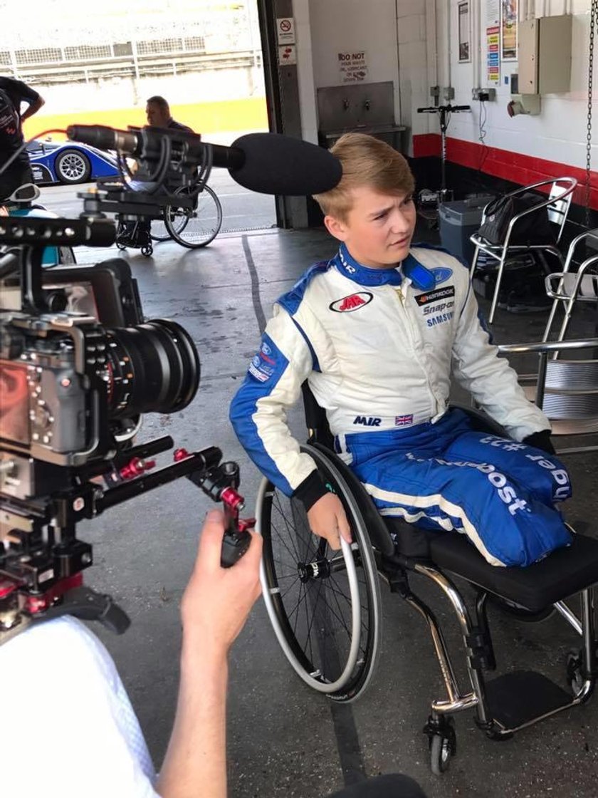 Billy Monger stracił nogi, ale wraca na tor. Niepełnosprawny kierowca