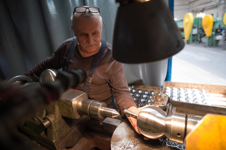 Kule dla miotaczy są wytwarzane ze stali, stali nierdzewnej bądź mosiądzu. 
<br><br> fot. (gm/cat) PAP/Grzegorz Michałowski