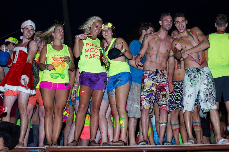 "Full Moon Party" na plaży w Koh Phangan