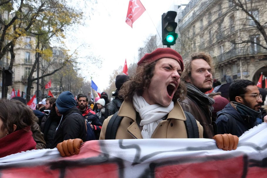 Francuzi wyszli na ulice przeciwko reformie emerytalnej prezydenta Macrona