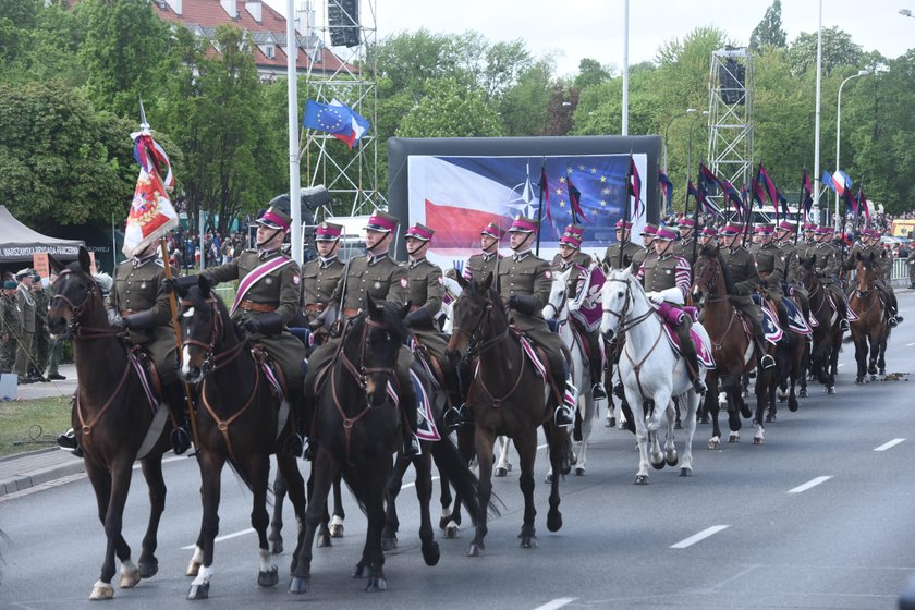 Defilada pod hasłem "Silni w Sojuszach" przeszła ulicami Warszawy