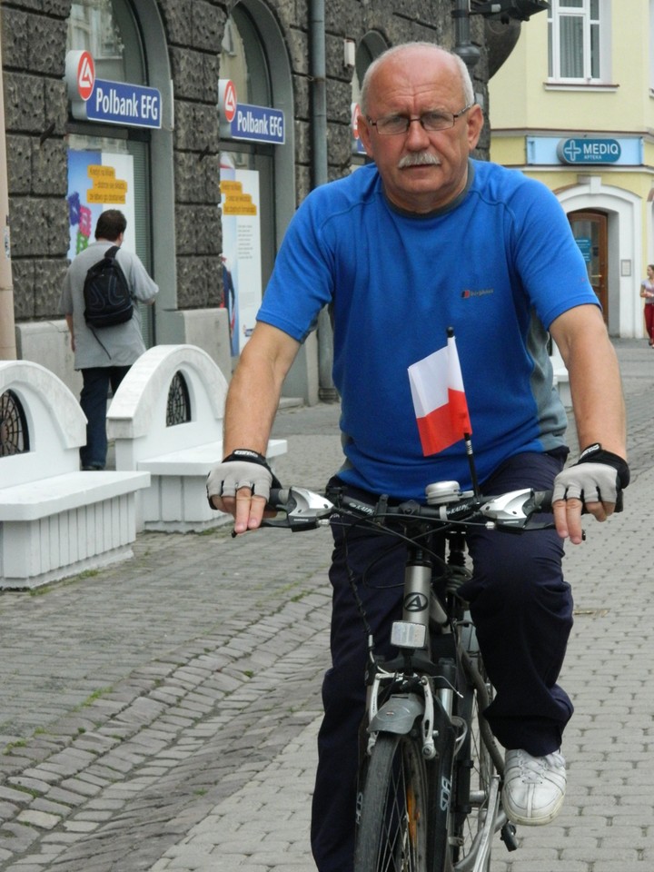 Rower, którym jeżdżę codziennie przybrałem flagą narodową, na znak więzi z piłkarzami, fot. Stan/Daj znać