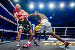 Krzysztof Włodarczyk jednogłośnie na punkty pokonał Olanrewaju Durodola