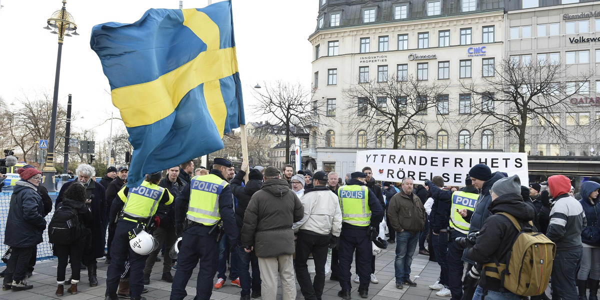 Trzech 23-letnich Polaków zostało zatrzymanych w sobotę w Sztokholmie przez szwedzką policję w związku z demonstracją przeciwników imigracji