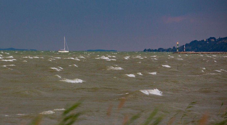 Vihar a Balatonnál