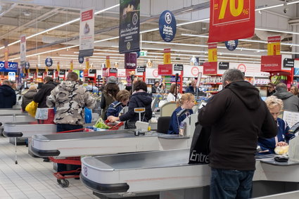 Zakaz handlu dzieli Polaków. Jest nowy sondaż